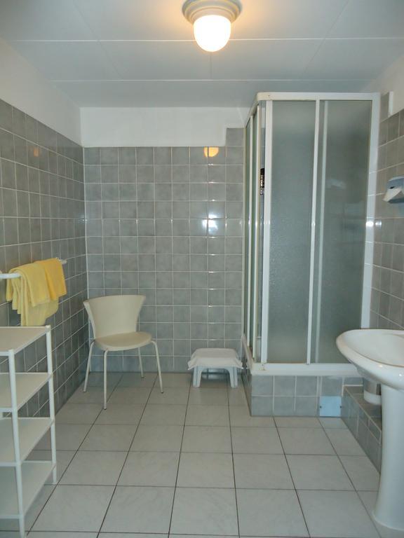 Hotel Kubrat Am Checkpoint Charlie Берлін Номер фото