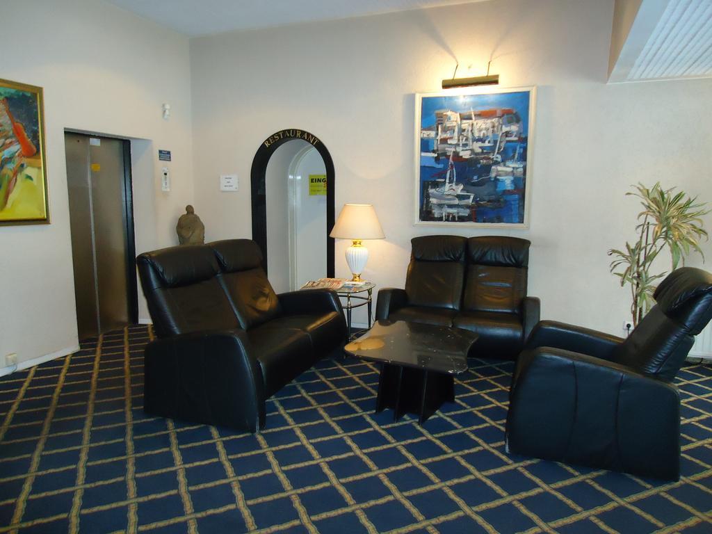 Hotel Kubrat Am Checkpoint Charlie Берлін Екстер'єр фото
